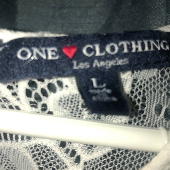 One Clothing White Lace Top size L , romantic looking white blousy top - Picture 5 of 9